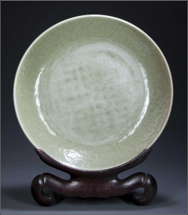 pre 1700 chinese longquan charger sold for $22,8000